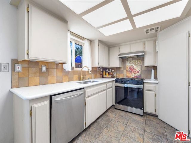 9446 Green Road, Pinon Hills CA: https://media.crmls.org/mediaz/a2de5065-9469-4aeb-8da5-43f43f5e3a32.jpg