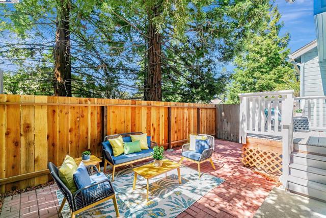 636 Praderia Cir, Fremont CA: https://media.crmls.org/mediaz/a2de9e46-fbb2-40db-8c4a-7e6a8a6f63e1.jpg