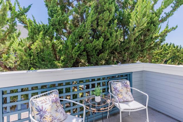 425 Mountain Laurel Court, Mountain View CA: https://media.crmls.org/mediaz/a2df33e5-544a-4568-bdd6-ddd807deee6a.jpg