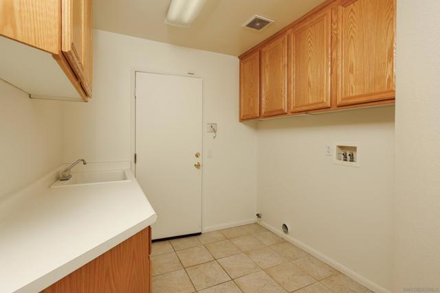 641 Serrano Ln, Chula Vista CA: https://media.crmls.org/mediaz/a2df39c0-01b2-45f7-9a79-3cf5acba457e.jpg