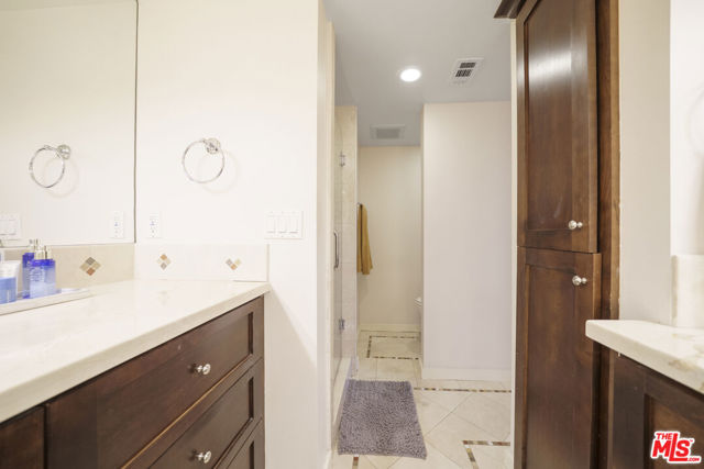 642 Hermosa Avenue, Hermosa Beach CA: https://media.crmls.org/mediaz/a2dfa7e8-526c-47b3-b3a6-83fc338a8366.jpg