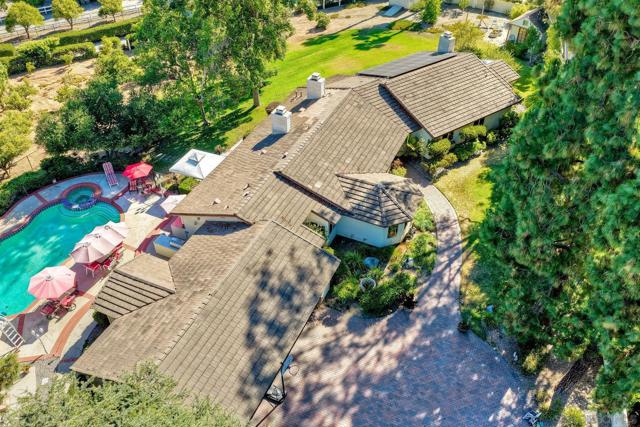 2183 Lundy Lake Dr, Escondido CA: https://media.crmls.org/mediaz/a2dff78f-fdfc-4c00-9889-0a3c040e95d5.jpg