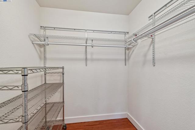 198 Schooner Ct, Richmond CA: https://media.crmls.org/mediaz/a2e0611d-6b51-4421-ac7b-5574cc889760.jpg
