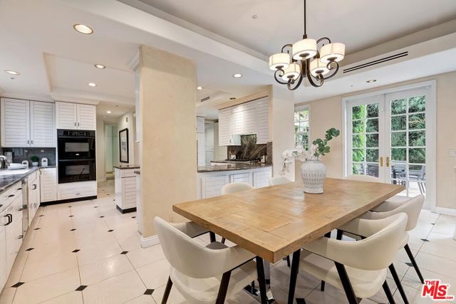 110 N Oakhurst Drive, Beverly Hills CA: https://media.crmls.org/mediaz/a2e06d82-6df9-4276-9a44-a1245779002a.jpg