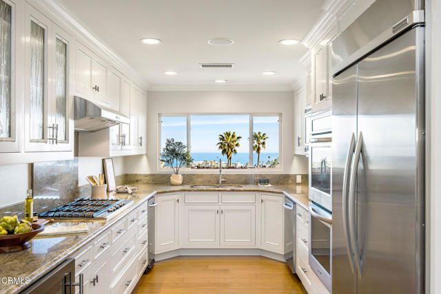 Detail Gallery Image 12 of 31 For 941 Buena Vista St, Ventura,  CA 93001 - 3 Beds | 2 Baths