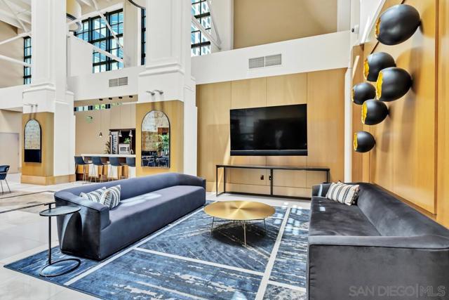 700 W E St, San Diego CA: https://media.crmls.org/mediaz/a2e0c4c7-8131-4f8b-b404-e212f51b9e9c.jpg