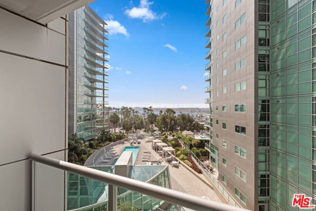 13600 Marina Pointe Drive, Marina del Rey CA: https://media.crmls.org/mediaz/a2e0f923-bb3d-42d5-a848-3c049806f62b.jpg