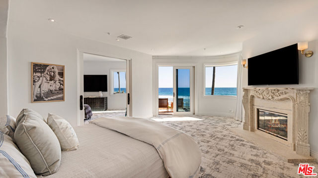 31272 Broad Beach Road, Malibu CA: https://media.crmls.org/mediaz/a2e14687-956f-4682-a4e5-d64026947af3.jpg