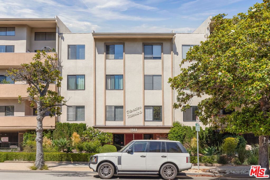 1944 Glendon Avenue #305