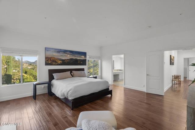 29845 Vista Del Arroyo, Agoura Hills CA: https://media.crmls.org/mediaz/a2e20ac9-21f1-4540-9378-4c2d47130e8a.jpg
