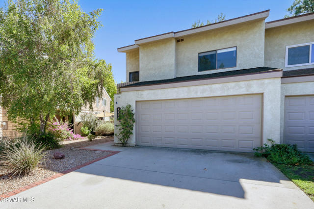 3011 Marigold Place, Thousand Oaks CA: https://media.crmls.org/mediaz/a2e26360-1029-4ac9-920e-0305c214fbfa.jpg