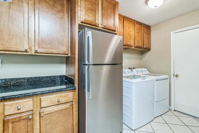 7166 N Fruit Ave, Fresno CA: https://media.crmls.org/mediaz/a2e2826b-c387-4aab-8d7a-f03a63cd5c1f.jpg