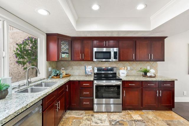 283 Casitas Bulevar, Los Gatos CA: https://media.crmls.org/mediaz/a2e2e52b-bd02-4dc2-8d4c-d30a939a4b75.jpg