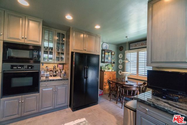 828 Courtland Street photo 8
