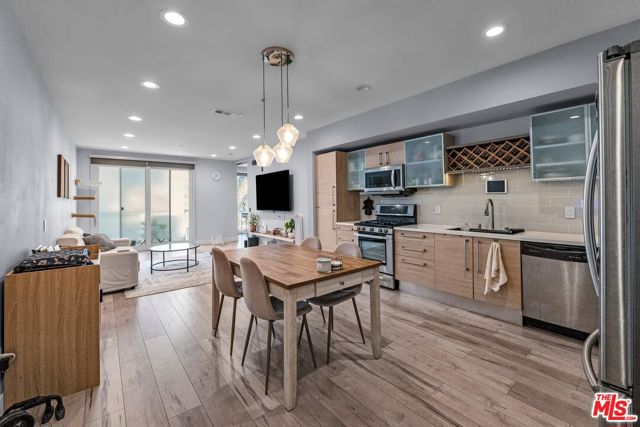 1234 Wilshire Boulevard, Los Angeles CA: https://media.crmls.org/mediaz/a2e323fa-015e-43b1-af23-3dd8e81b97ed.jpg