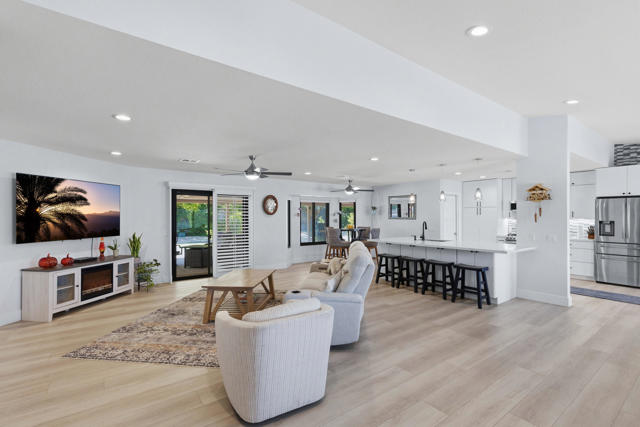 2073 Acacia Road W, Palm Springs, CA 92262