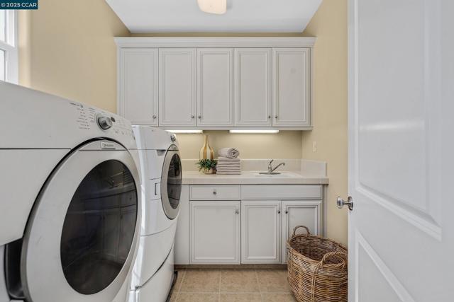 2222 Creekview Pl, Danville CA: https://media.crmls.org/mediaz/a2e372ac-64c0-49b7-8d4f-d3f843efe311.jpg