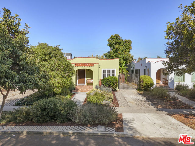 3010 11th Avenue, Los Angeles CA: https://media.crmls.org/mediaz/a2e3a001-d161-4e8f-b66c-8f2483311887.jpg
