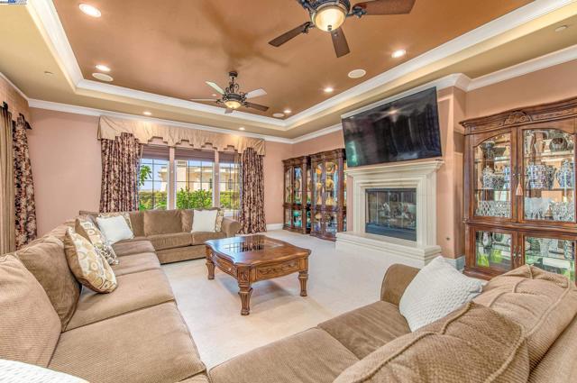 1916 Ticino Ct, Pleasanton CA: https://media.crmls.org/mediaz/a2e3d2a3-666d-48ea-8379-d031aaf9a549.jpg