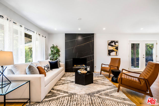 22357 Welby Way, Woodland Hills CA: https://media.crmls.org/mediaz/a2e44d20-be79-475c-9f46-8707be992eeb.jpg