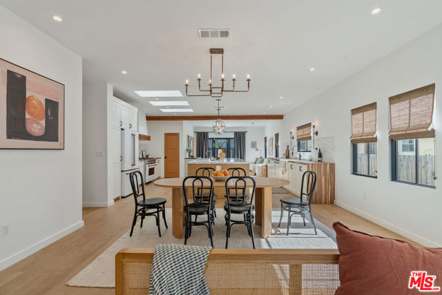 1280 S Sycamore Avenue, Los Angeles CA: https://media.crmls.org/mediaz/a2e4af16-74fc-49b1-b1b8-5f5bd333bb9d.jpg