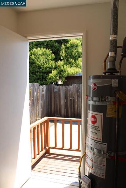 835 33Rd St, Richmond CA: https://media.crmls.org/mediaz/a2e4c546-2c74-4bfc-877b-82efd429ea6b.jpg