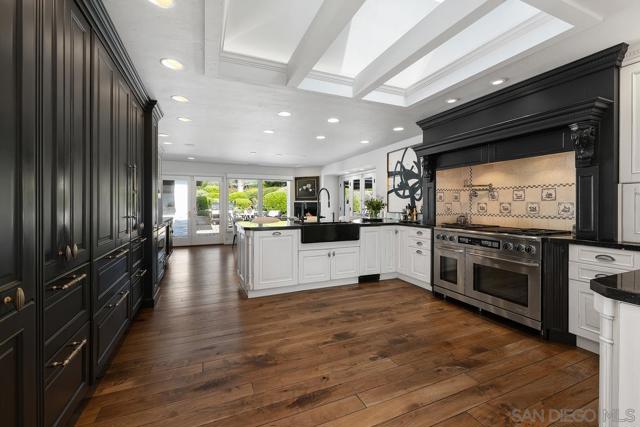 6351 Lago Lindo, Rancho Santa Fe CA: https://media.crmls.org/mediaz/a2e50be4-48a3-4306-af8a-519f38af4657.jpg