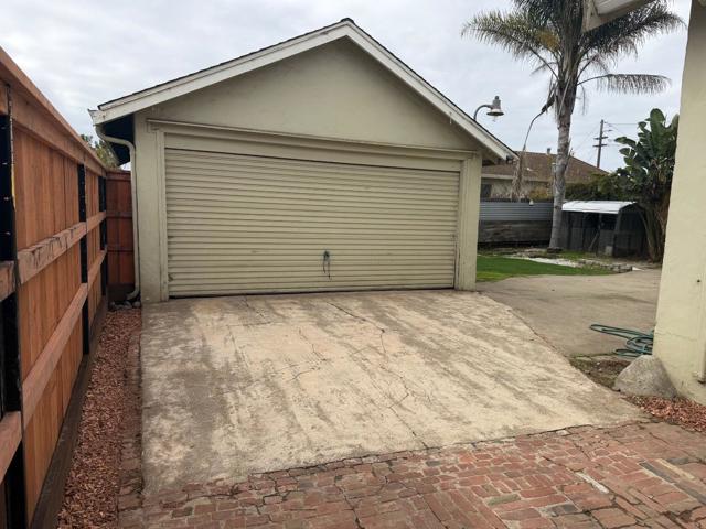 33 Roosevelt Street, Watsonville CA: https://media.crmls.org/mediaz/a2e52839-1805-4718-b8b3-67ece52e6eb8.jpg