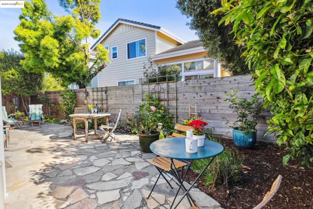 26 Farallon Ct, Richmond CA: https://media.crmls.org/mediaz/a2e5b748-6232-4e74-b4eb-45009779ca62.jpg