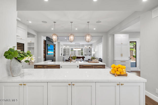 5715 Calais Court, Calabasas CA: https://media.crmls.org/mediaz/a2e5d765-f548-40a5-9be4-769a5a1af66f.jpg