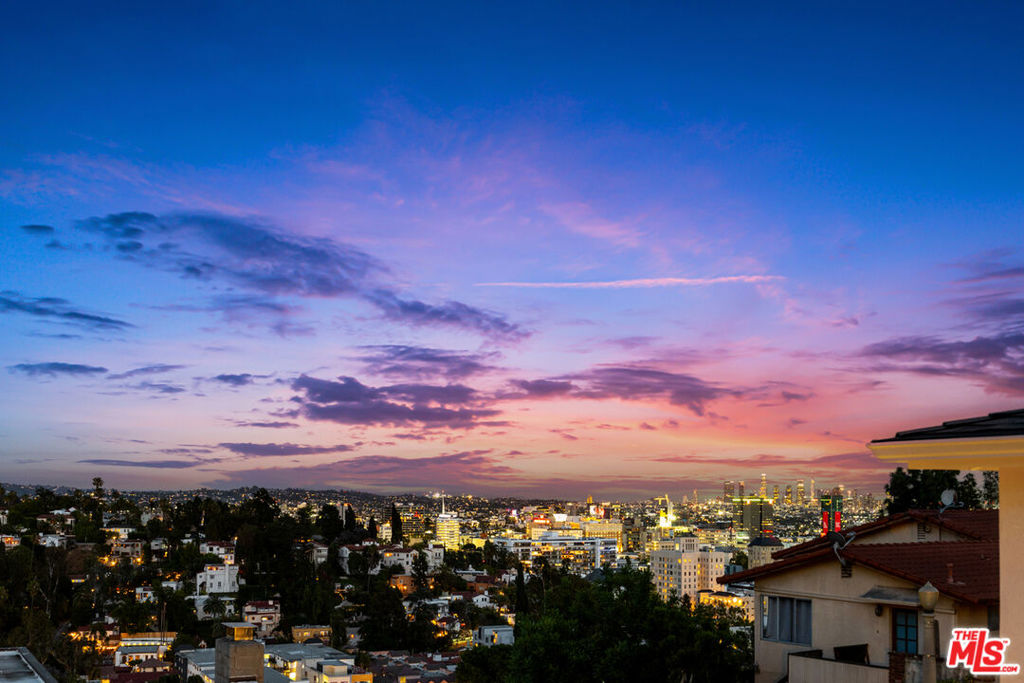https://media.crmls.org/mediaz/a2e5f8ff-07fc-40db-afd4-e5db7215a40e.jpg?preset=X-Large