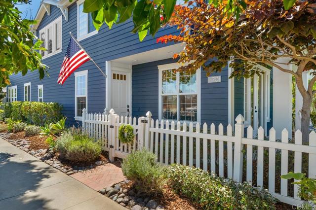 Detail Gallery Image 3 of 75 For 701 H Ave, Coronado,  CA 92118 - 3 Beds | 2/1 Baths