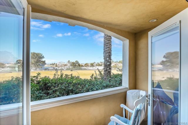 1010 Genter St, La Jolla, California 92037, 3 Bedrooms Bedrooms, ,3 BathroomsBathrooms,Condominium,For Sale,Genter St,250019093SD