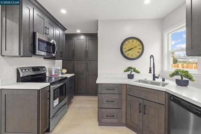 3064 Baywood Ln, San Pablo CA: https://media.crmls.org/mediaz/a2e72b05-3390-468e-b85b-cec1b71c9fa2.jpg