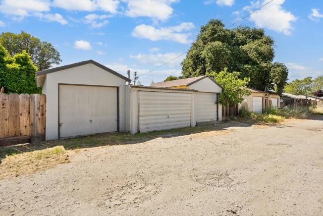 553 Line Street, Hollister CA: https://media.crmls.org/mediaz/a2e76813-95f5-43ff-80f0-c688a2726ab4.jpg
