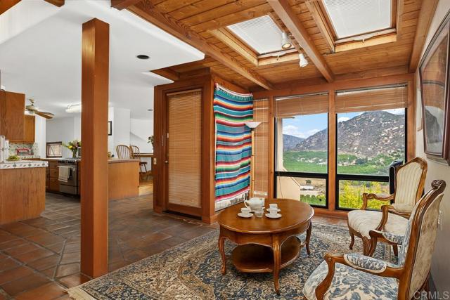 3264 Shearer Crossing, Fallbrook CA: https://media.crmls.org/mediaz/a2e81d68-d5b6-4c73-a85d-3404d42eda22.jpg