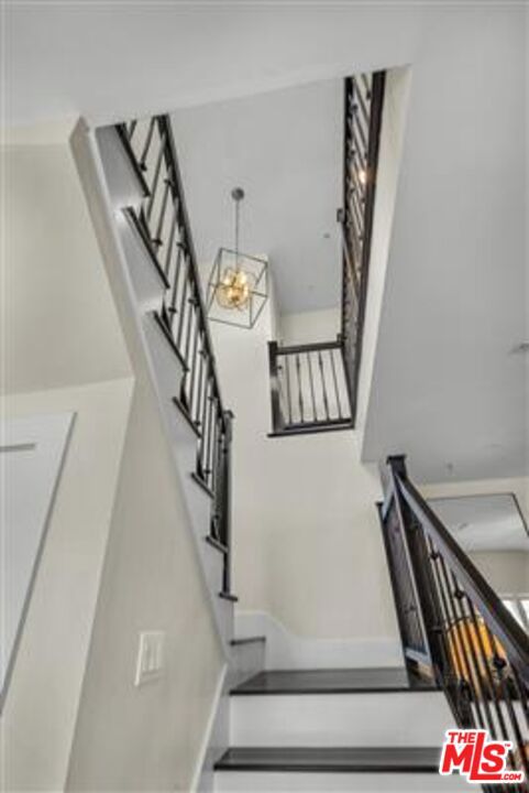 420 S Broadway, Redondo Beach CA: https://media.crmls.org/mediaz/a2e884dd-4f14-4eda-962b-ab2916ab96db.jpg