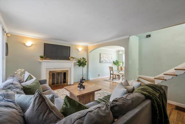 9401 Castlewood Street, Oakland CA: https://media.crmls.org/mediaz/a2e88911-5231-49dc-a325-be0a8343a271.jpg