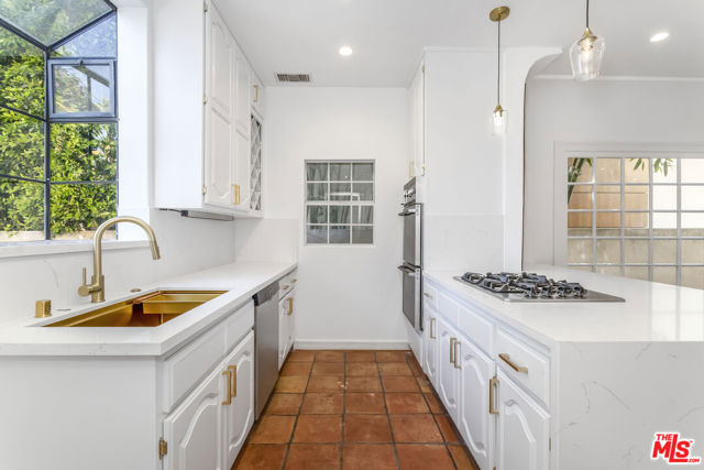 8818 Rangely Avenue, West Hollywood CA: https://media.crmls.org/mediaz/a2e89b51-d4eb-4610-a728-c0de2983326f.jpg