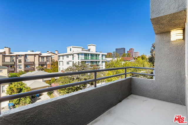 1626 Malcolm Avenue, Los Angeles CA: https://media.crmls.org/mediaz/a2e8ae2c-5220-4530-a9cc-5b264242bca2.jpg