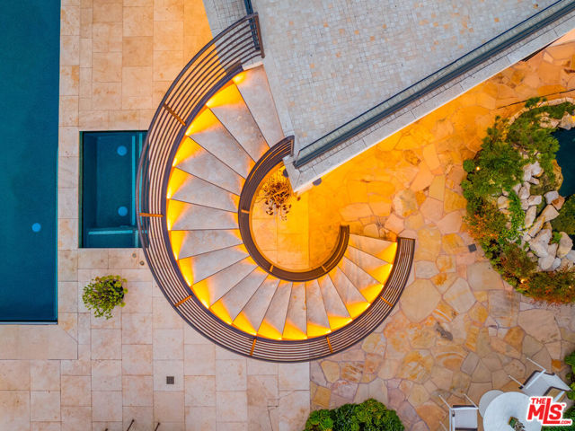 1821 Loma Vista Drive, Beverly Hills CA: https://media.crmls.org/mediaz/a2e8e19d-5358-4ba6-8771-ad9bdc8de977.jpg