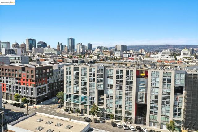 311 Oak St, Oakland CA: https://media.crmls.org/mediaz/a2e9bd81-8659-4c18-b592-ba695298ef8c.jpg