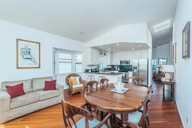 729 Poinsettia Park, Encinitas CA: https://media.crmls.org/mediaz/a2ea030c-1031-4fe8-b8d5-aee46e0284d0.jpg