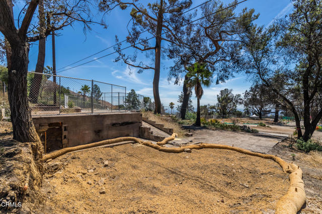 3360 Villa Grove Dr Drive, Altadena CA: https://media.crmls.org/mediaz/a2ea4c3a-1771-49a9-aae9-b394252073d5.jpg