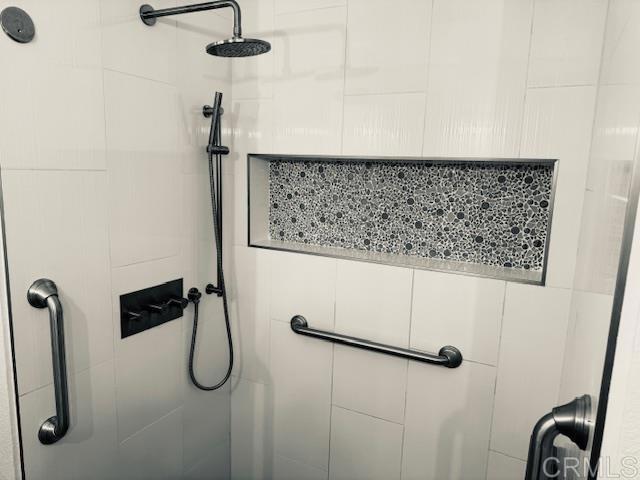 Beautiful quart & glass tile detail. Rain Showerhead +hand held. Open for easy access,