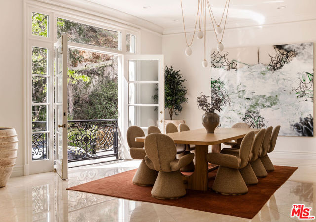 10509 Vestone Way, Los Angeles CA: https://media.crmls.org/mediaz/a2eafc3f-c5ea-4b2e-83fc-df984c45833b.jpg