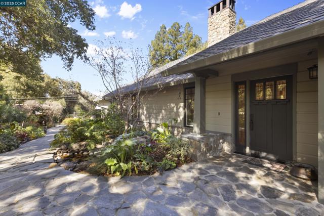 350 Pine Creek Rd, Walnut Creek CA: https://media.crmls.org/mediaz/a2ec4051-1aab-41b2-a197-8fc973fde24a.jpg