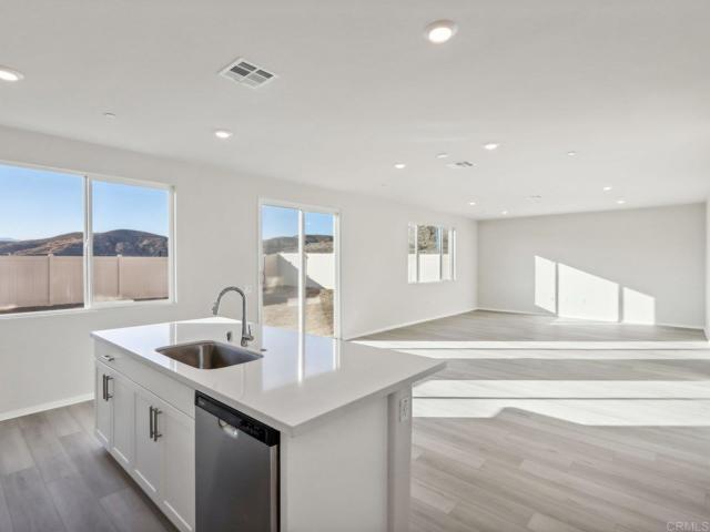 Detail Gallery Image 3 of 15 For 19417 Brush Creek Way, Lake Elsinore,  CA 92532 - 4 Beds | 3 Baths