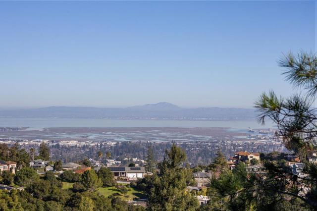 560 California Way, Woodside CA: https://media.crmls.org/mediaz/a2ec6f16-ab4a-41df-8c0f-868478f610c5.jpg
