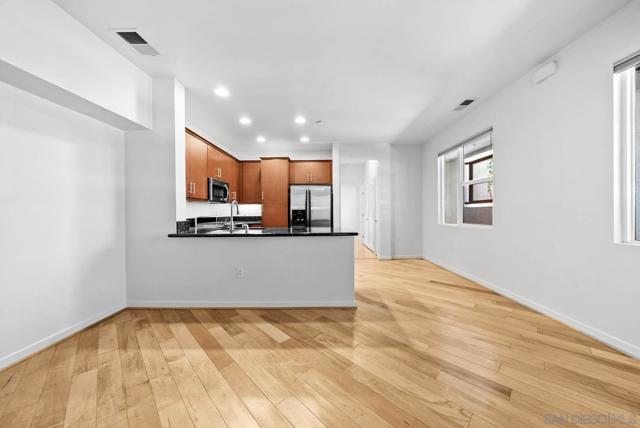 3687 4Th Ave, San Diego CA: https://media.crmls.org/mediaz/a2ec9214-9d09-43c3-b58e-0442cb25720a.jpg